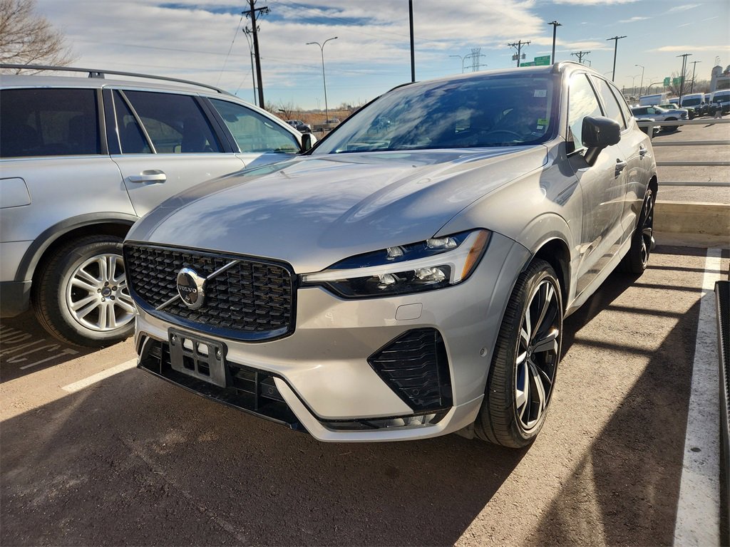 Used 2023 Volvo XC60 B6 Ultimate w/ Climate Package image 3