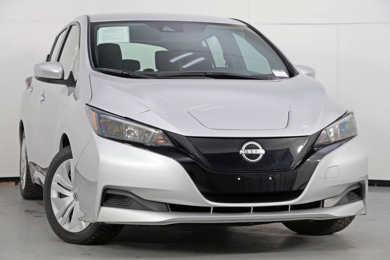 Used 2025 Nissan Leaf S image 2