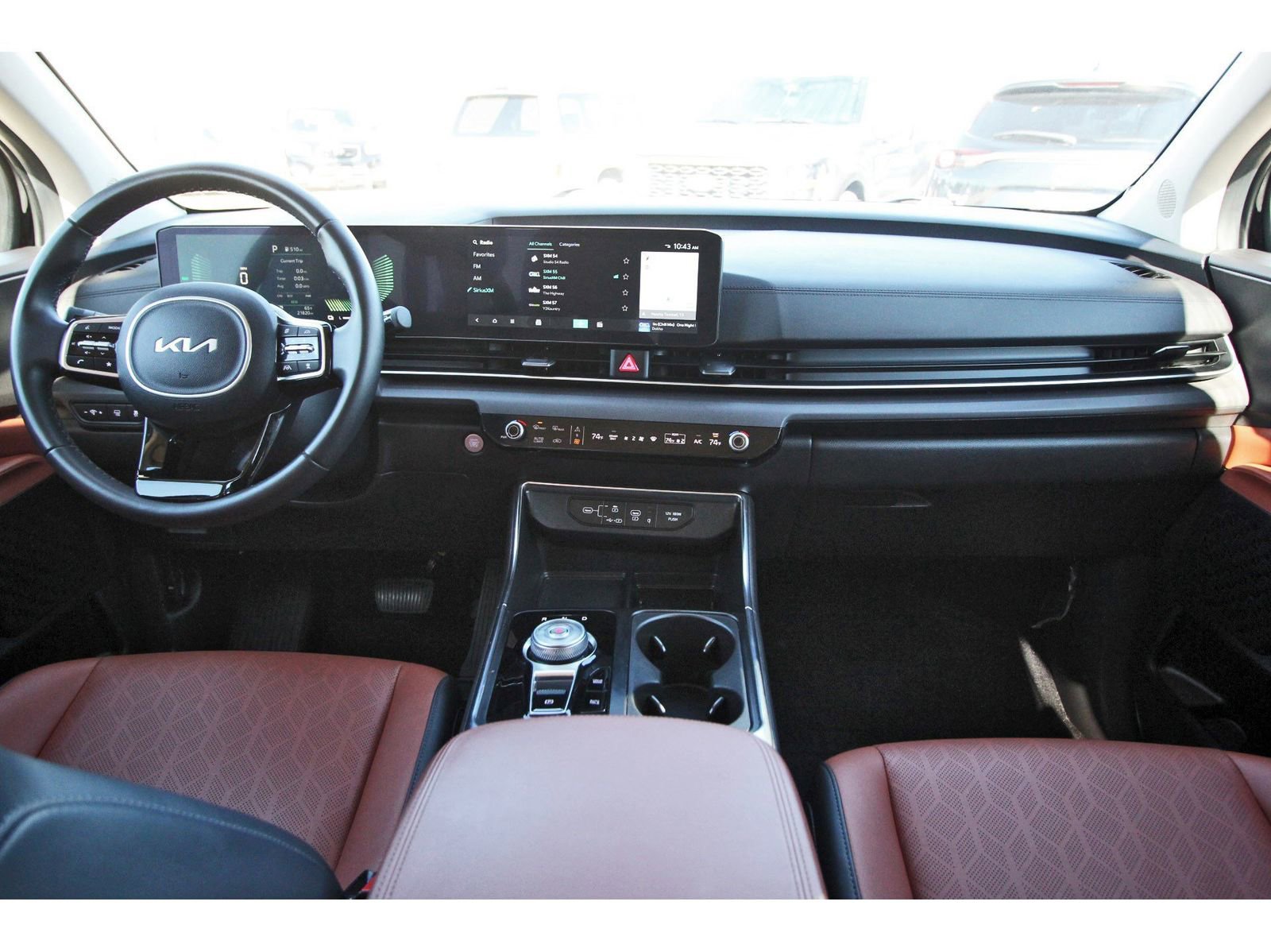 Used 2025 Kia Carnival EX image 11