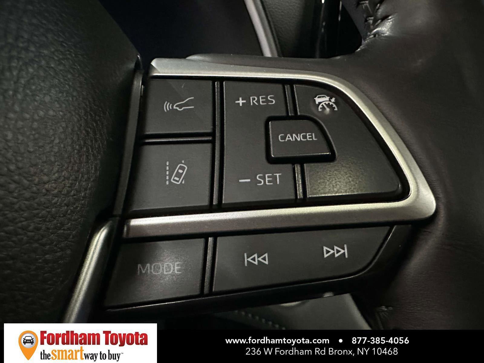 Used 2024 Toyota Highlander Limited image 31