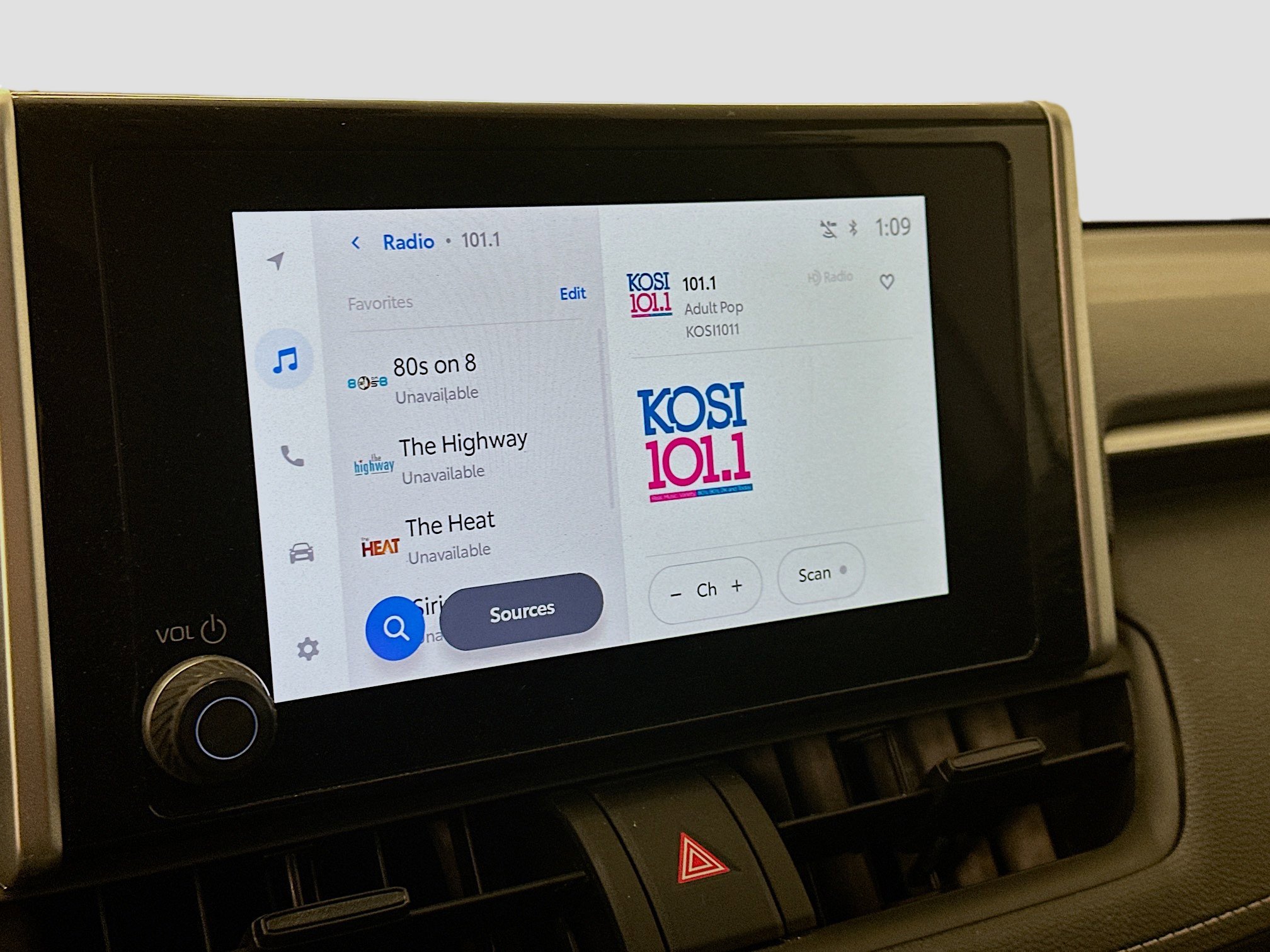 Used 2025 Toyota RAV4 LE image 21