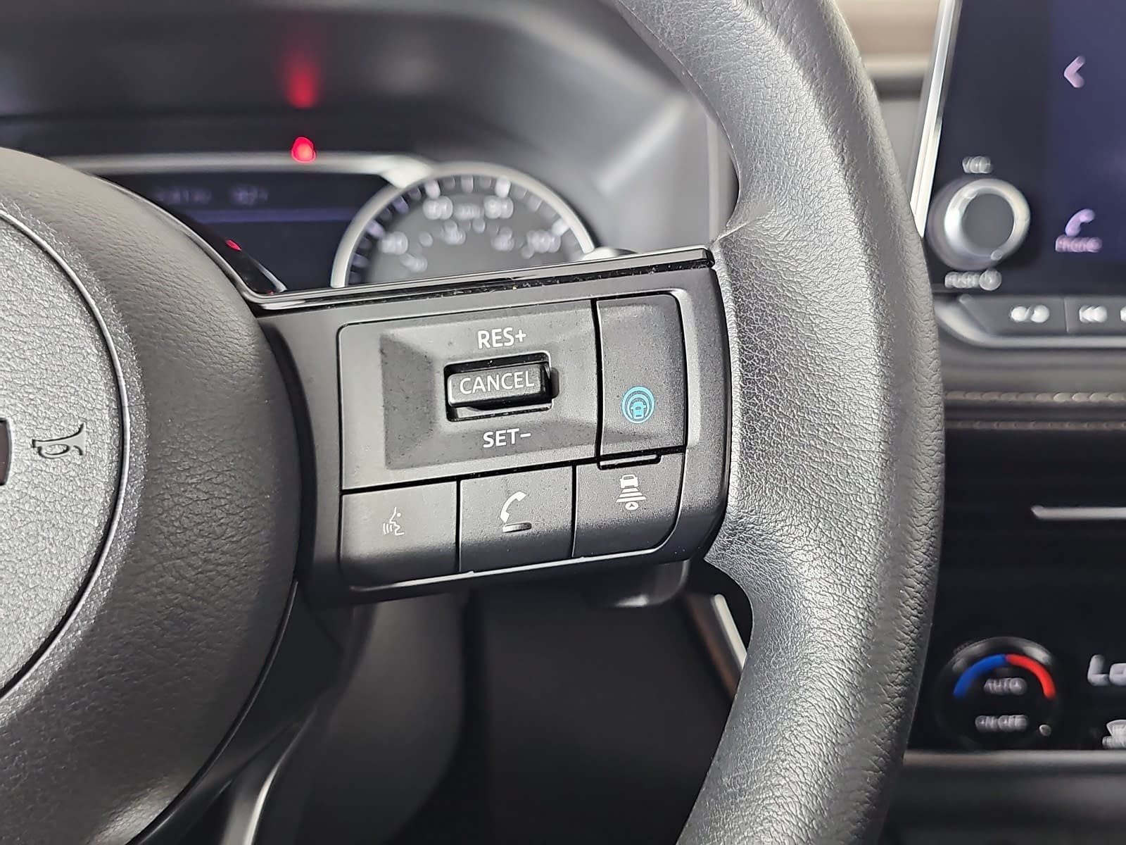 Used 2023 Nissan Rogue SV FWD image 17