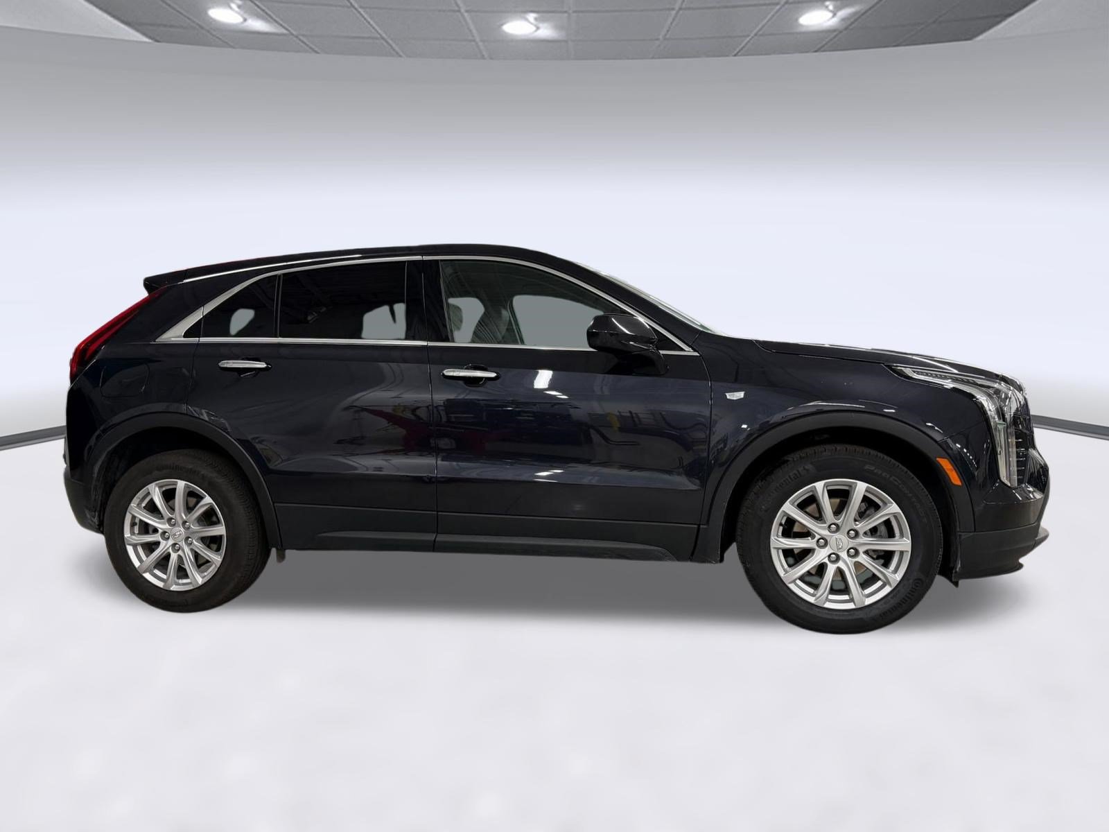Used 2022 Cadillac XT4 Luxury w/ Driver Awareness Package FWD image 8