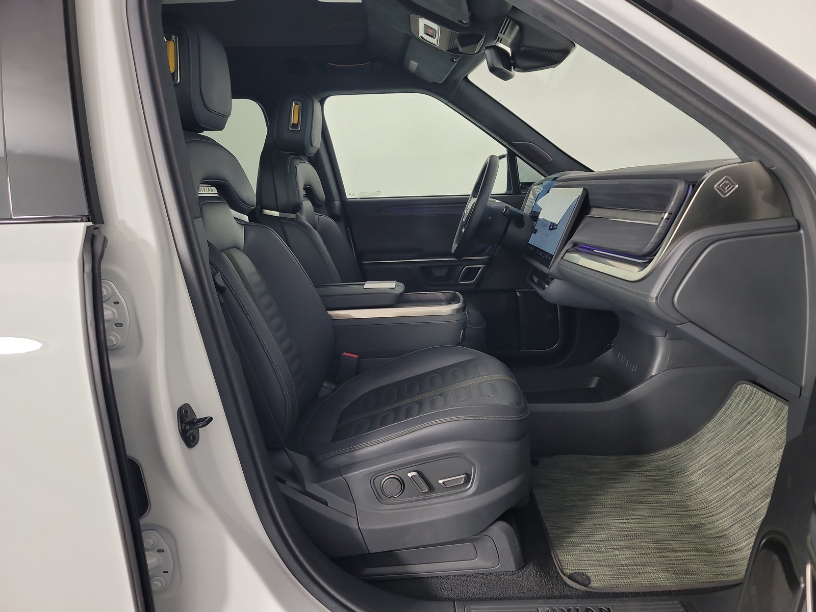 Used 2024 Rivian R1T Adventure AWD/4WD image 23