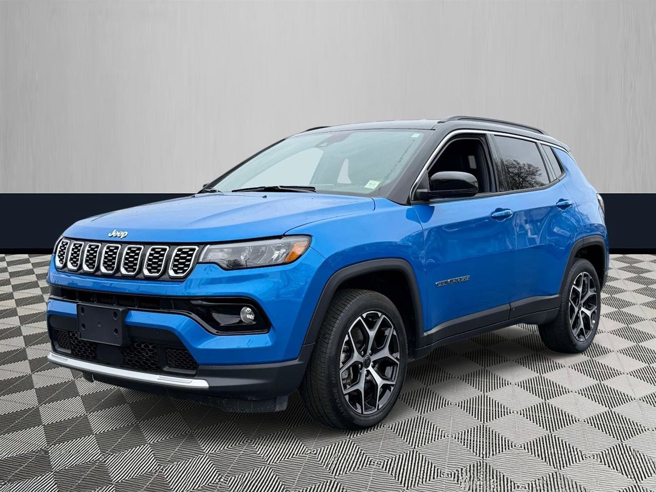 Used 2025 Jeep Compass Limited AWD/4WD image 2