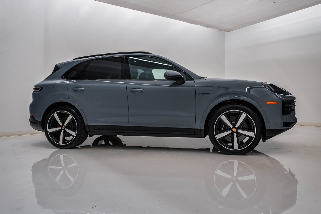 Certified 2026 Porsche Cayenne E-Hybrid AWD/4WD image 9