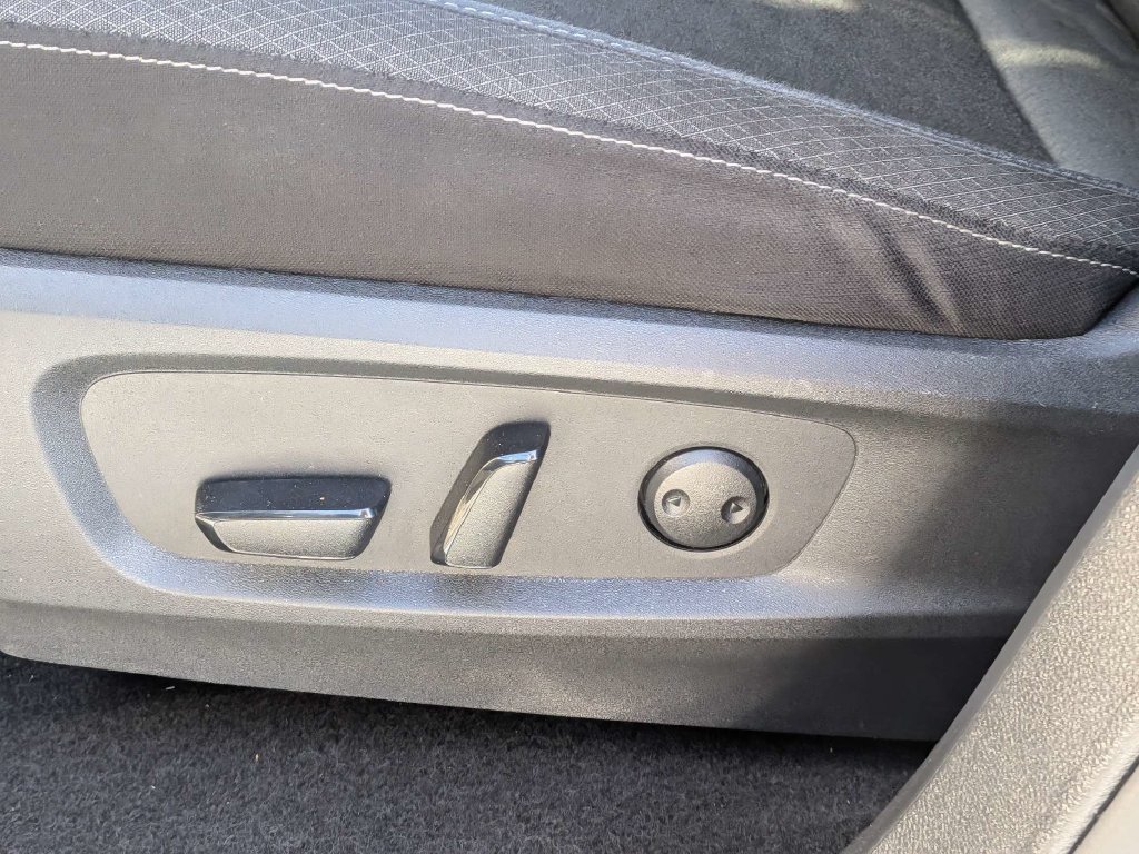 Used 2024 Nissan Pathfinder SV FWD image 18
