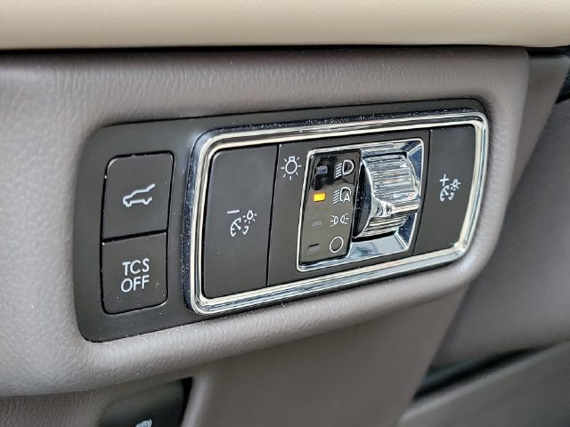 Used 2023 Lincoln Nautilus Reserve FWD image 11