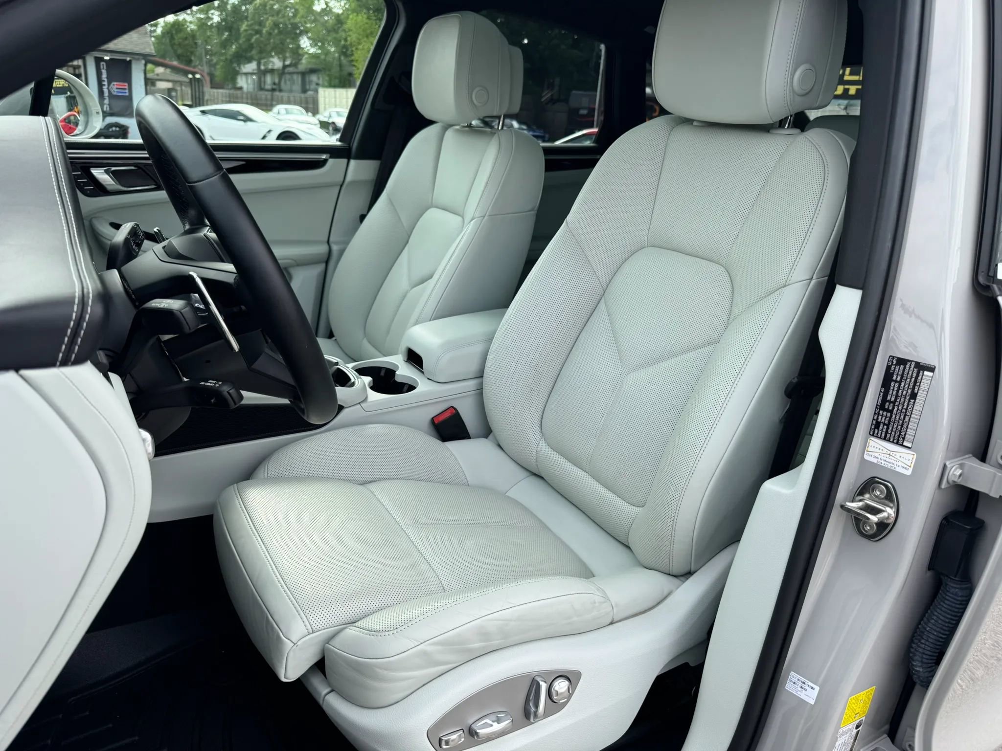 Used 2022 Porsche Macan S w/ Premium Package Plus AWD/4WD image 27
