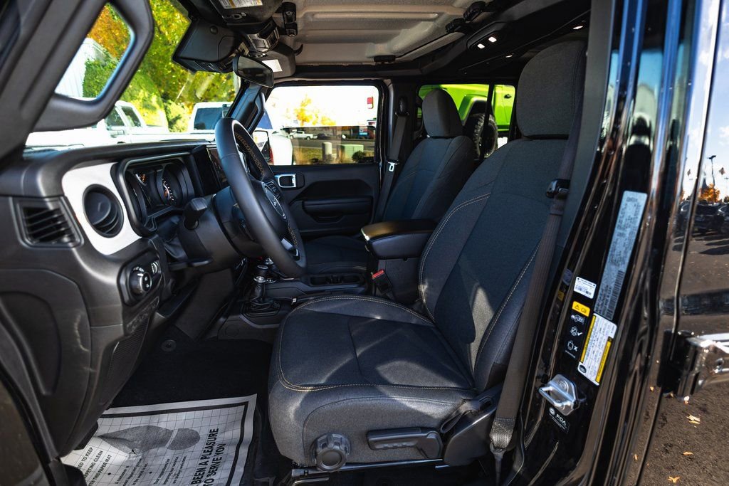Used 2024 Jeep Gladiator Sport image 23