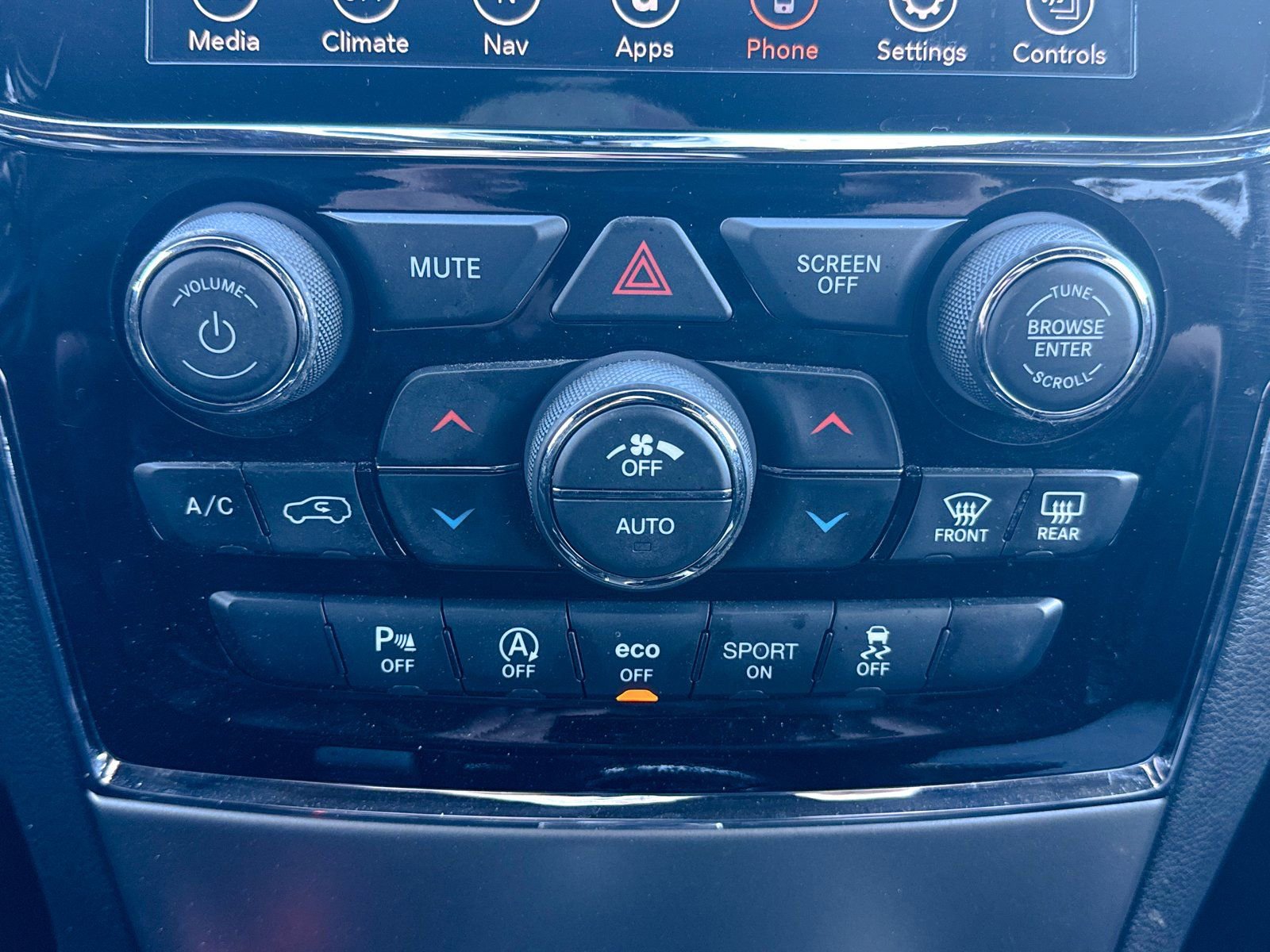 Used 2020 Jeep Grand Cherokee Overland AWD/4WD image 30