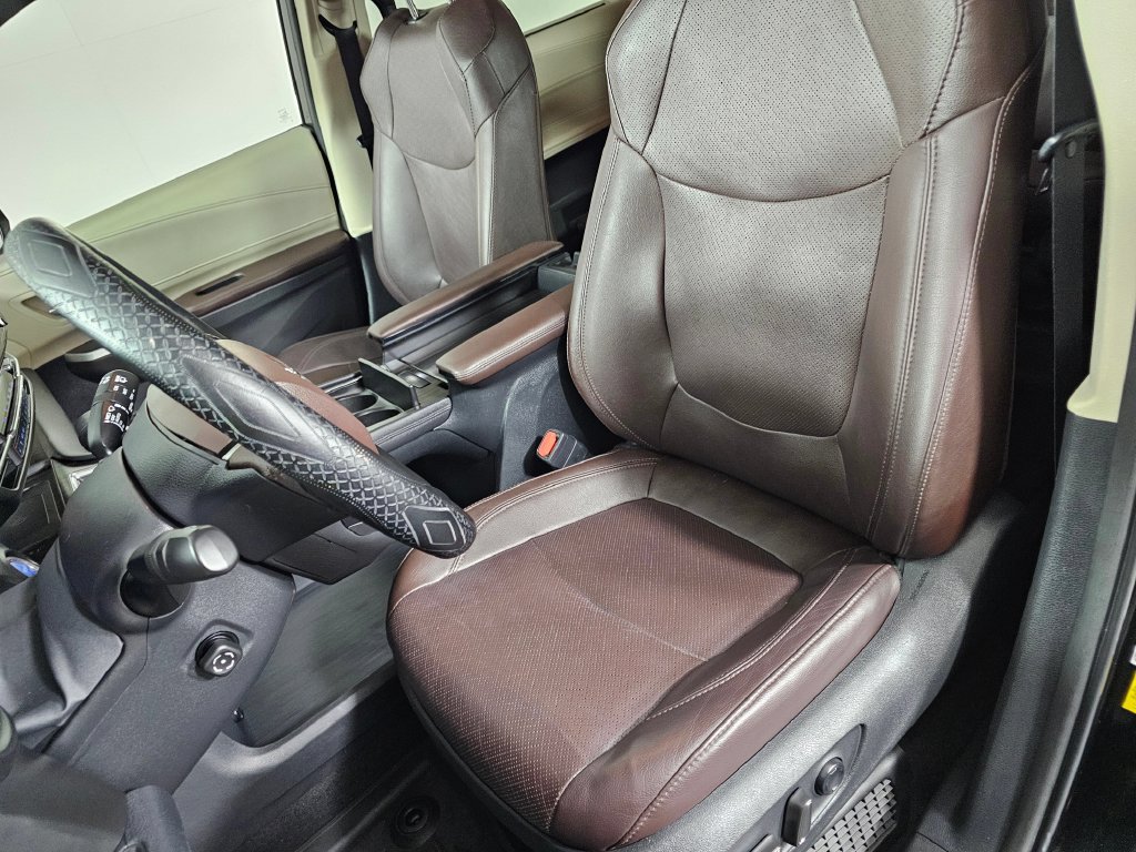 Used 2022 Toyota Sienna Platinum AWD/4WD image 22