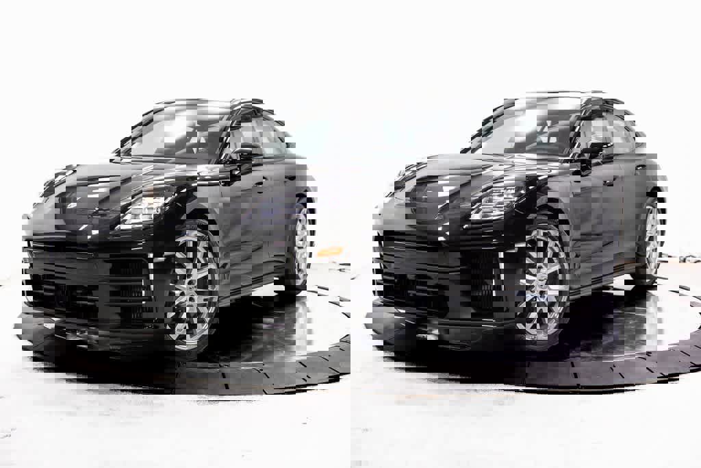 New 2025 Porsche Panamera 4 image 1