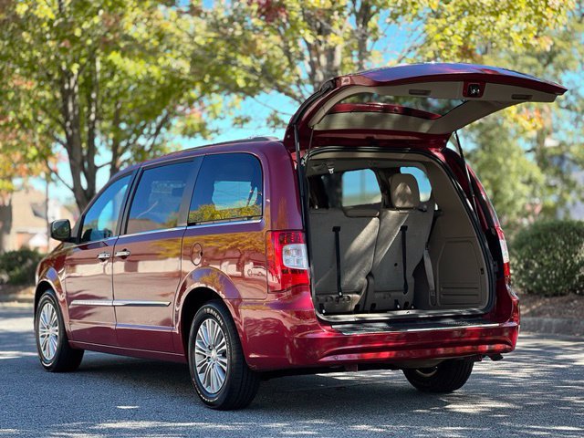 Used 2015 Chrysler Town & Country Touring-L w/ Driver Convenience Group FWD image 38