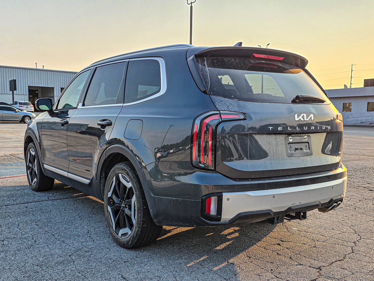 Used 2024 Kia Telluride EX w/ EX Captain's Chair Package AWD/4WD image 4