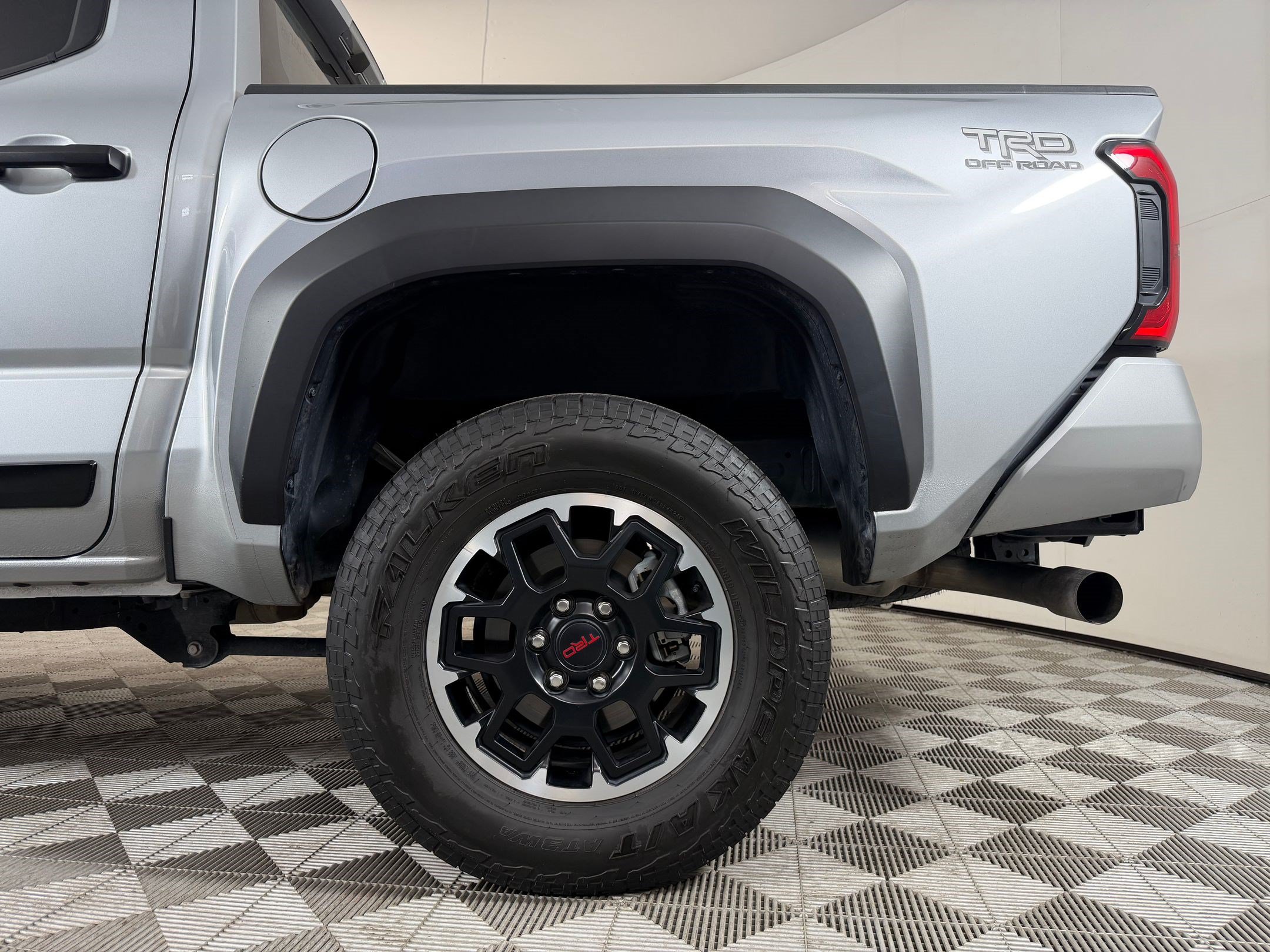 Used 2025 Toyota Tacoma TRD Off-Road AWD/4WD image 12