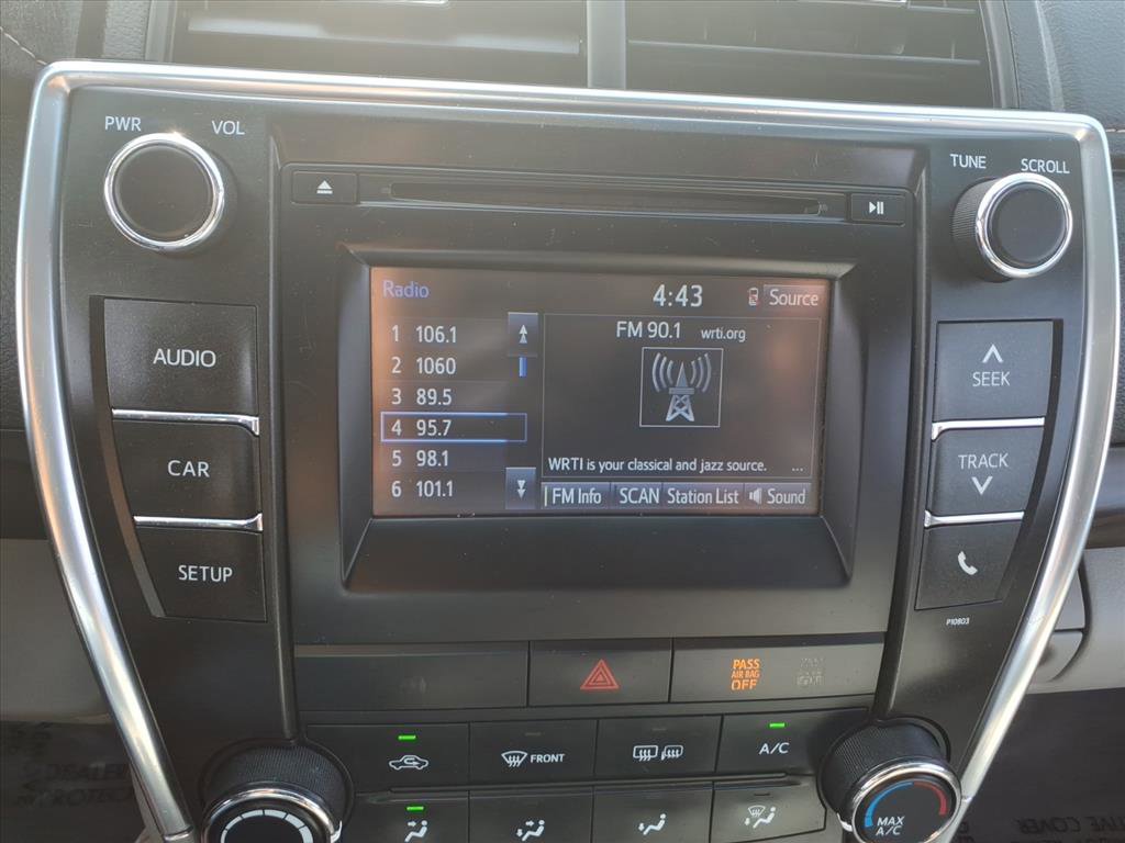Used 2015 Toyota Camry LE image 30