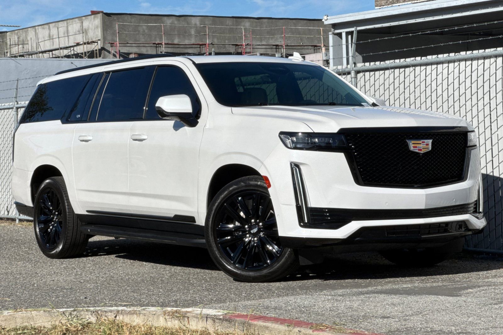 Used 2022 Cadillac Escalade ESV Sport Platinum w/ Heavy-Duty Trailer Package image 2