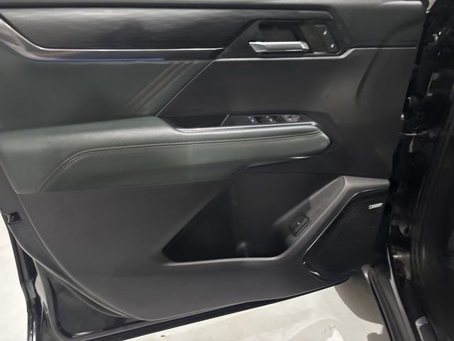 Used 2024 GMC Acadia AT4 w/ Luxury Package image 10