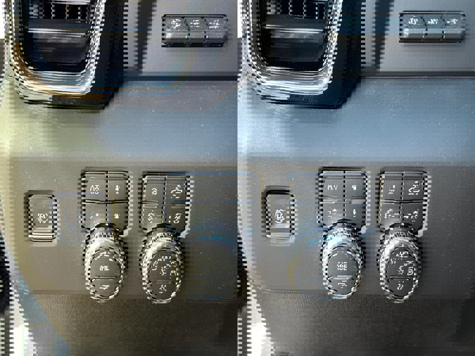 New 2026 GMC Sierra 3500 Denali Ultimate w/ LPO, Black Badging Package image 29