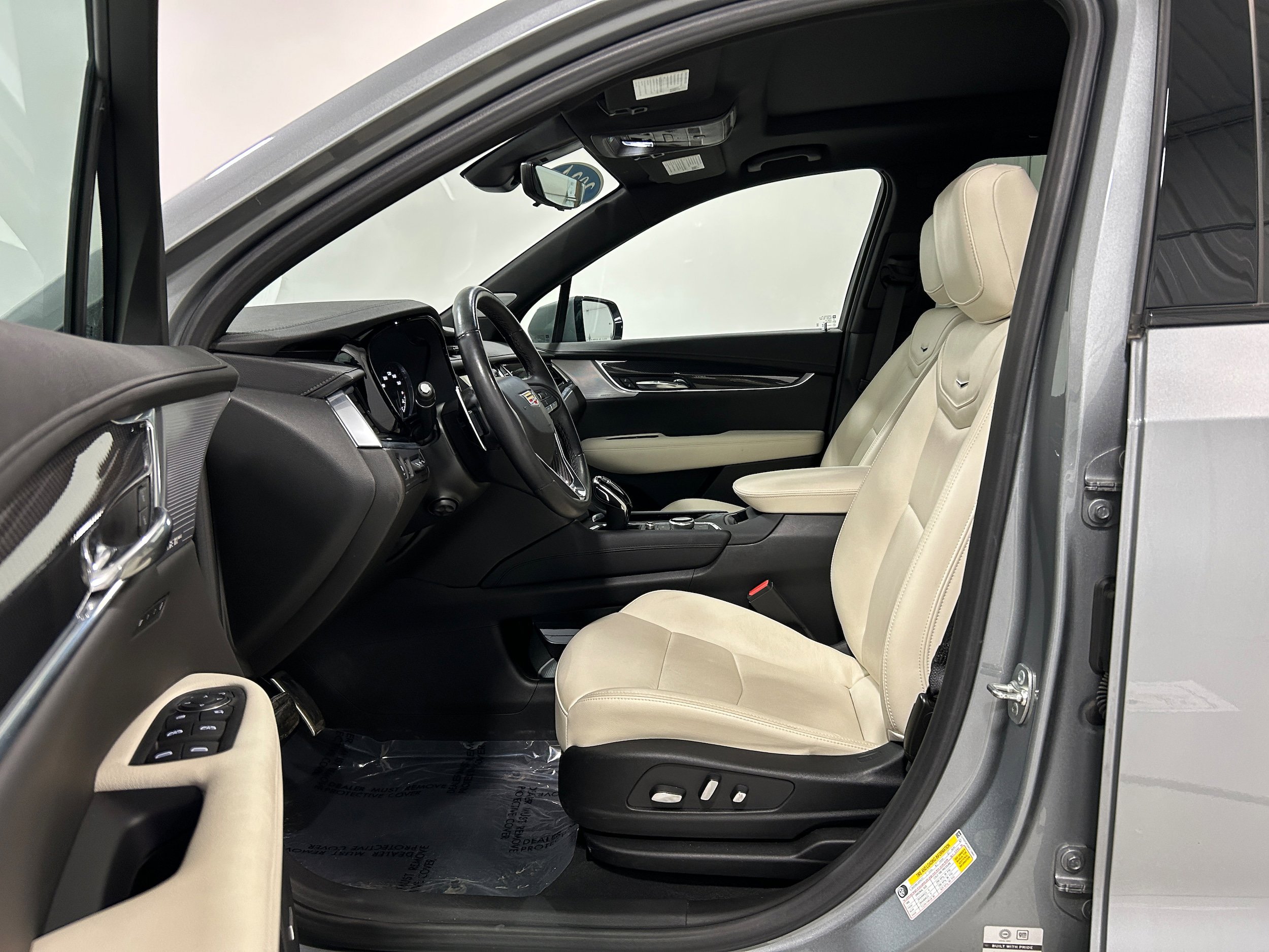 Used 2024 Cadillac XT6 Sport w/ Technology Package AWD/4WD image 4