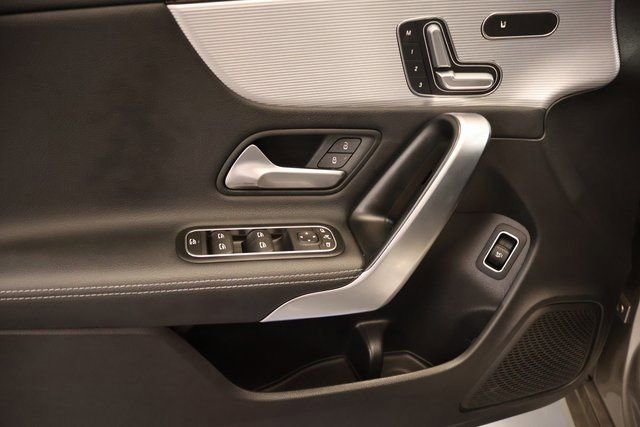 Used 2020 Mercedes-Benz CLA 250 4MATIC image 9