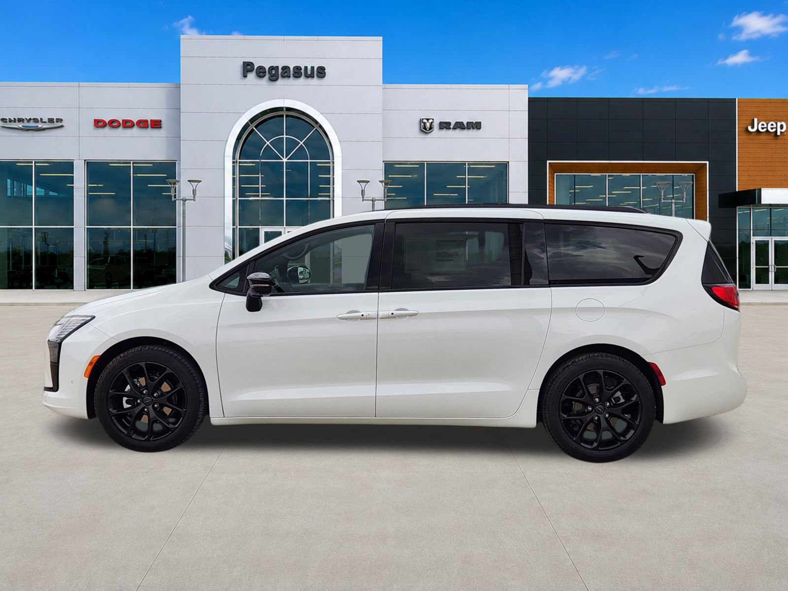 New 2027 Chrysler Pacifica Limited w/ Family Tech Group FWD video 3