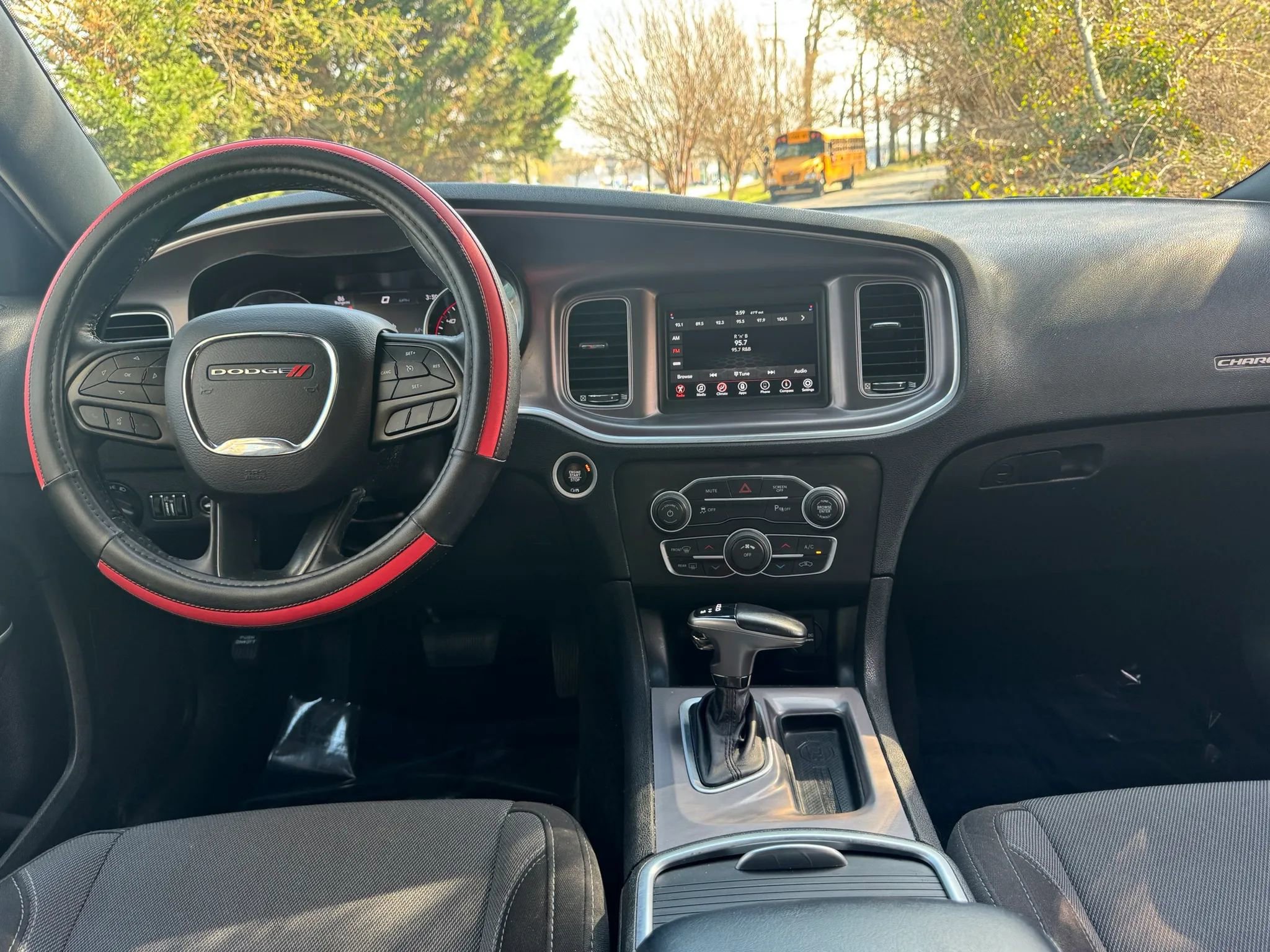 Used 2022 Dodge Charger SXT image 12