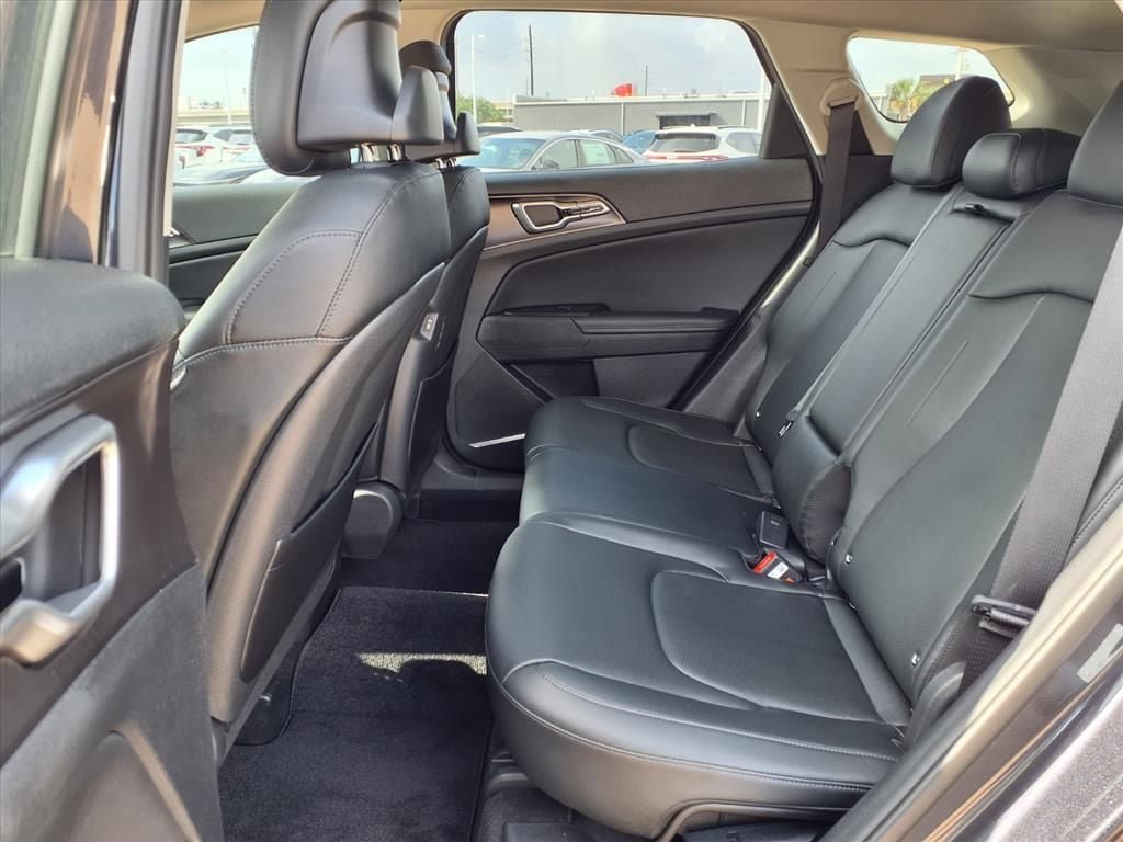 Used 2026 Kia Sportage EX FWD image 11