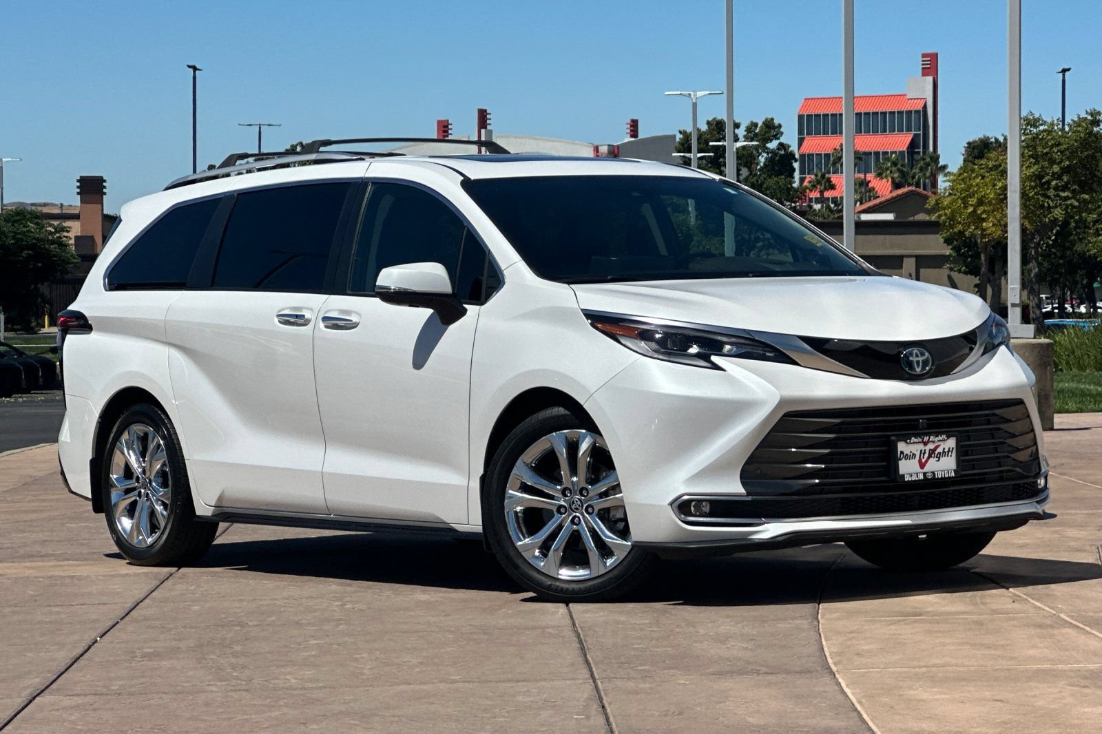 Certified 2023 Toyota Sienna Platinum FWD image 2