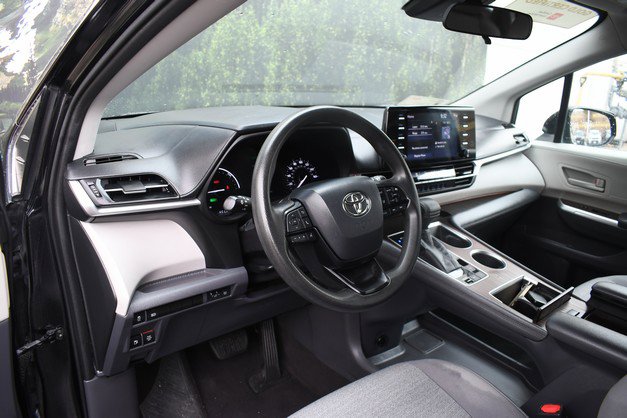 Certified 2022 Toyota Sienna LE image 14