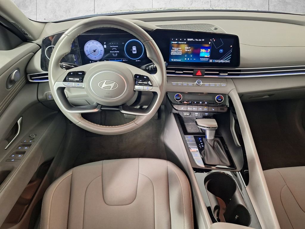 Used 2025 Hyundai Elantra SEL FWD image 9