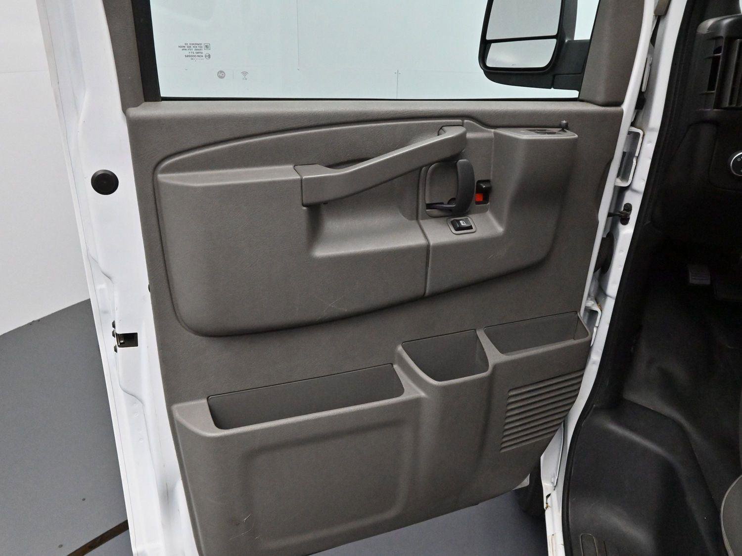 Used 2023 GMC Savana 3500 LS image 10