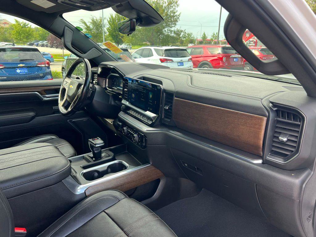 Used 2023 Chevrolet Silverado 1500 High Country w/ Technology Package image 29