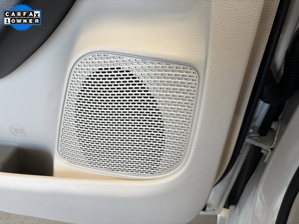 Used 2022 Chrysler Voyager LX image 14