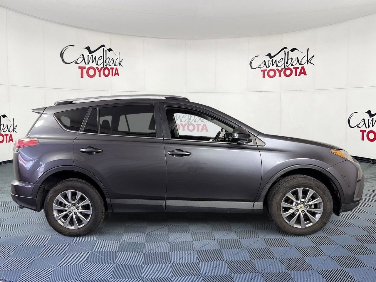 Used 2018 Toyota RAV4 LE w/ Carpet Mat Package FWD image 8