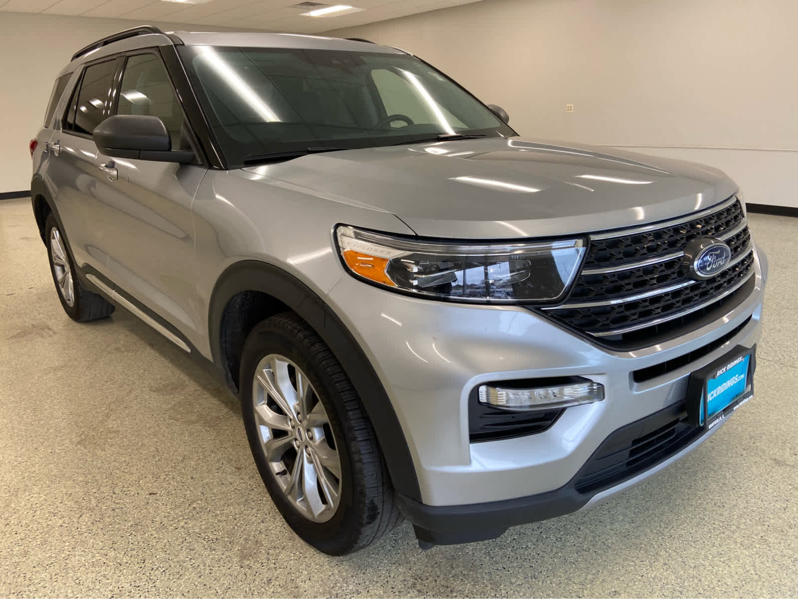 Used 2023 Ford Explorer XLT w/ Equipment Group 202A AWD/4WD image 6