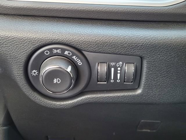 Used 2025 Chrysler Pacifica Select FWD image 13