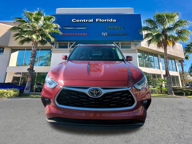 Used 2023 Toyota Highlander XLE image 3