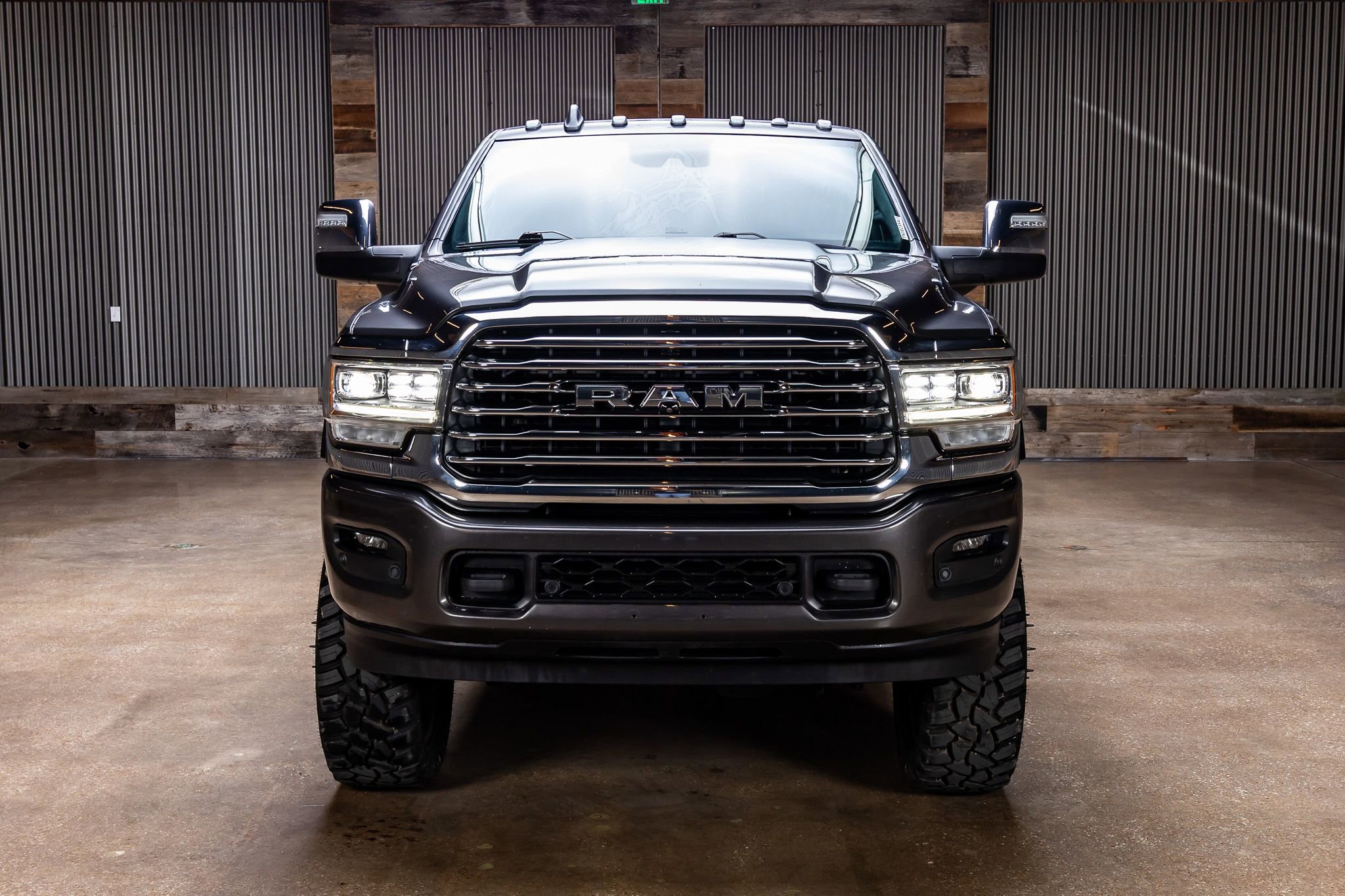 Used 2023 RAM 3500 Limited AWD/4WD image 2