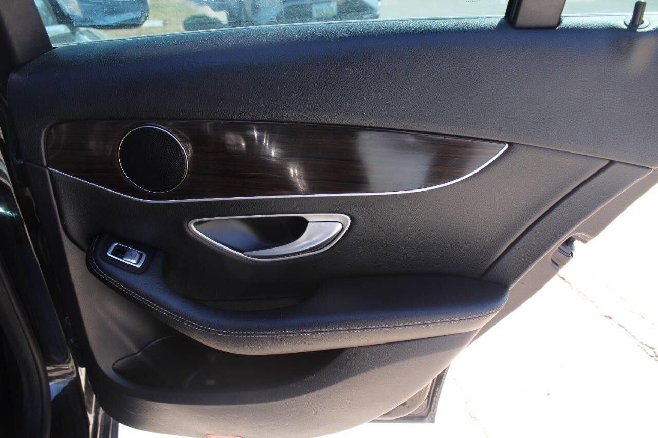 Used 2018 Mercedes-Benz C 300 4MATIC Sedan image 5