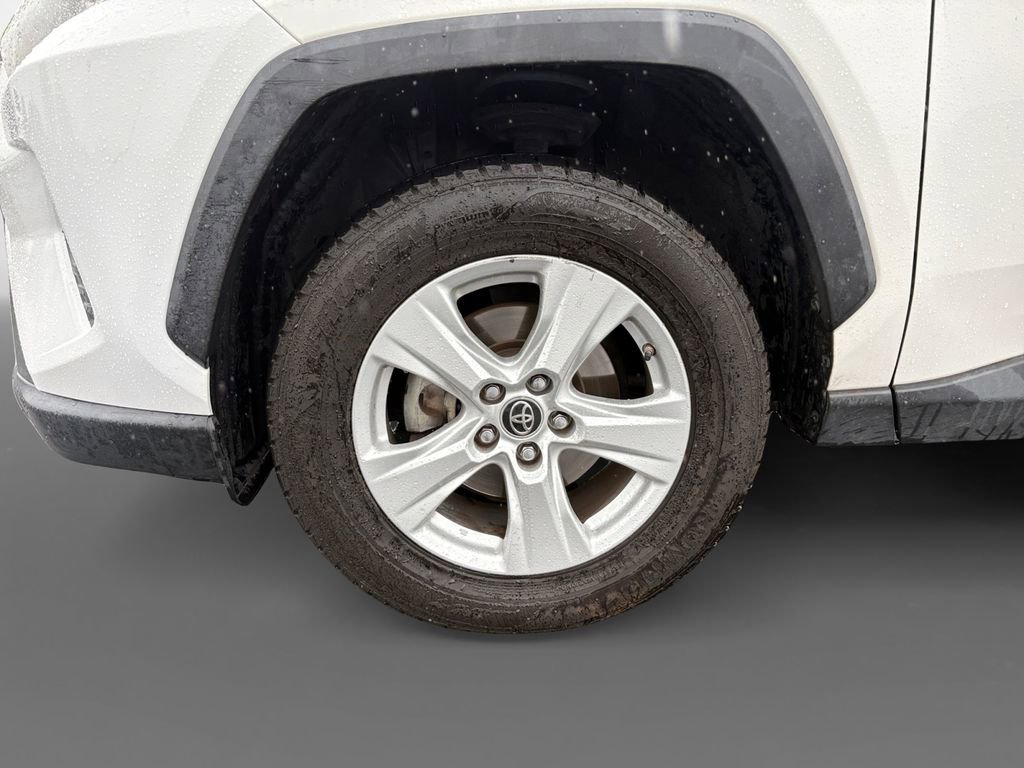 Used 2019 Toyota RAV4 XLE w/ Carpet Mat Package FWD image 15