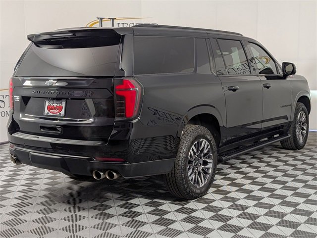 Used 2025 Chevrolet Suburban Z71 image 7