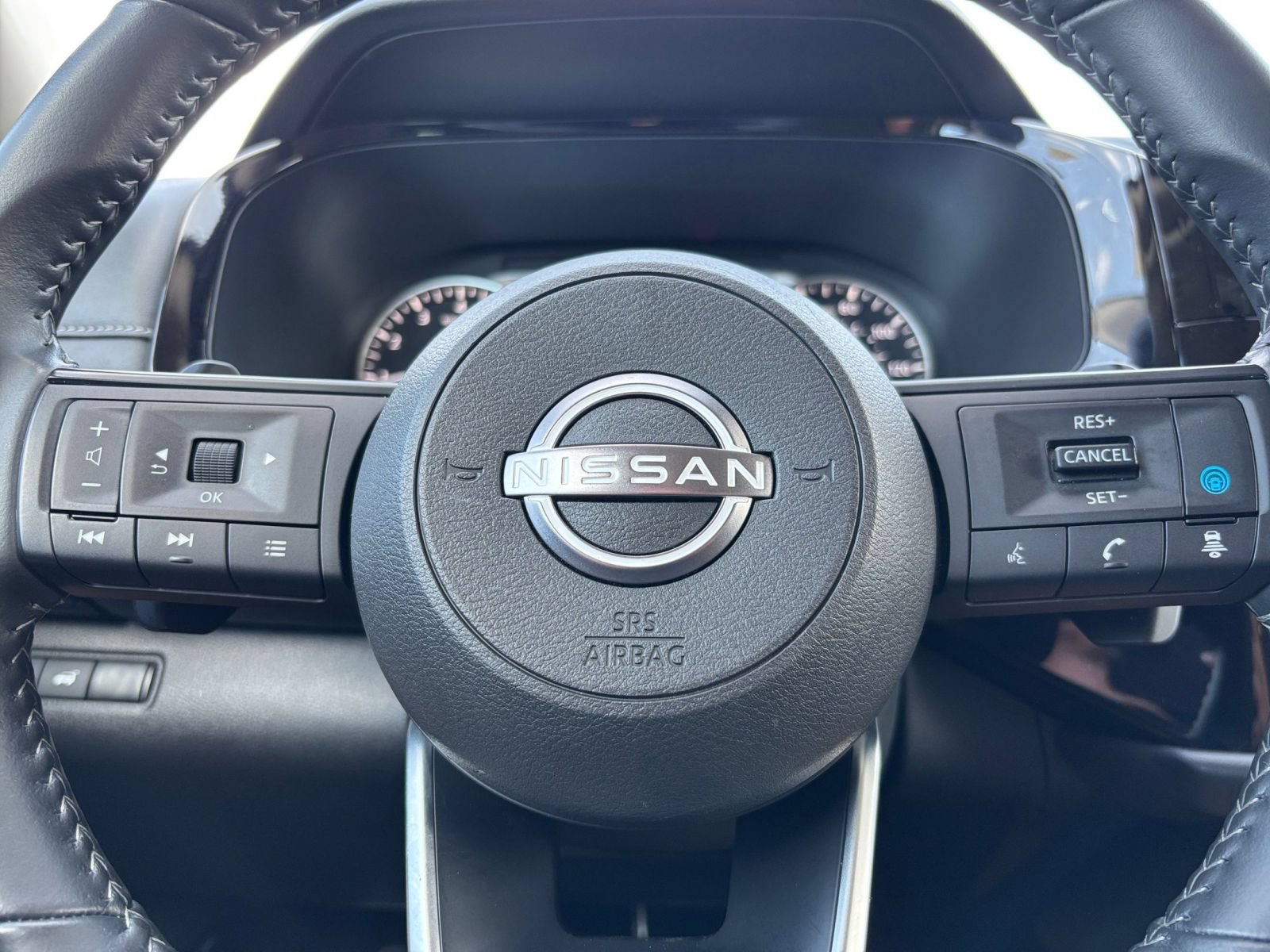 Used 2025 Nissan Pathfinder SV FWD image 30