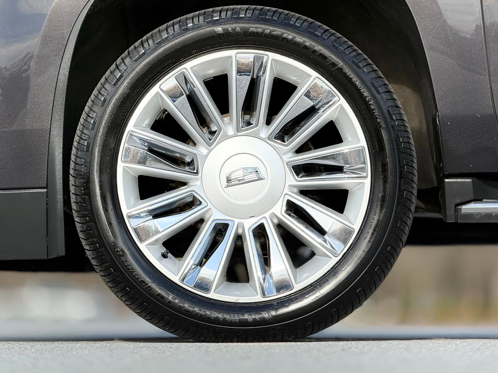 Used 2018 Cadillac Escalade Luxury image 17