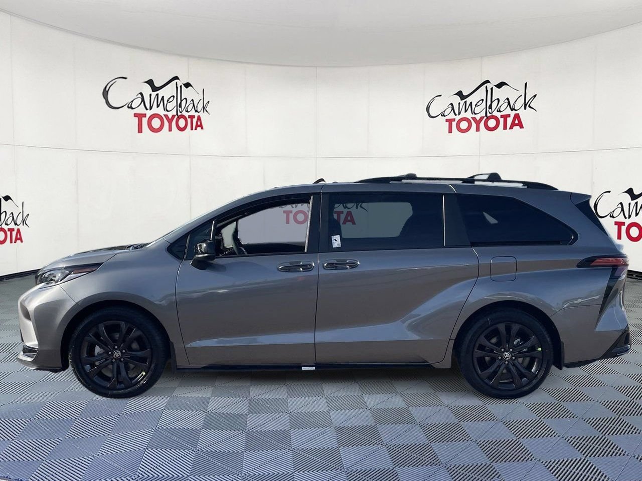New 2026 Toyota Sienna XSE FWD image 5