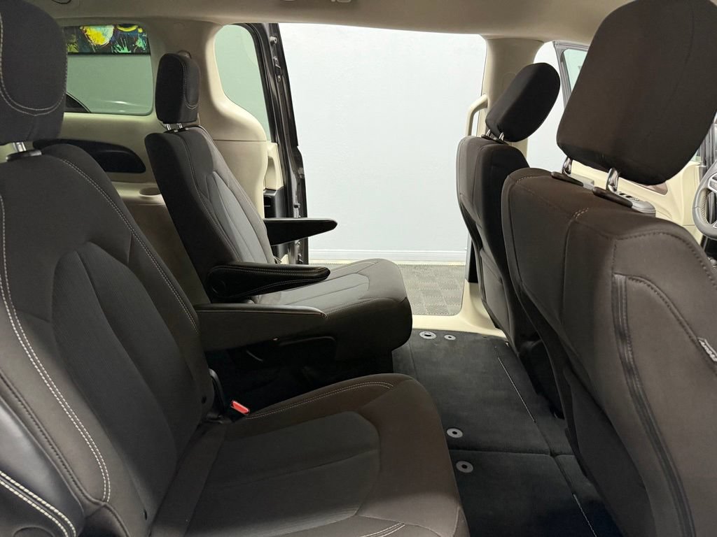 Used 2023 Chrysler Voyager LX FWD image 43