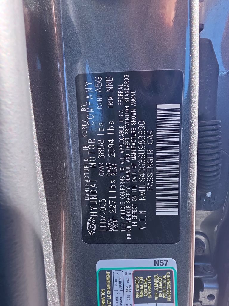 Used 2025 Hyundai Elantra SEL FWD image 35