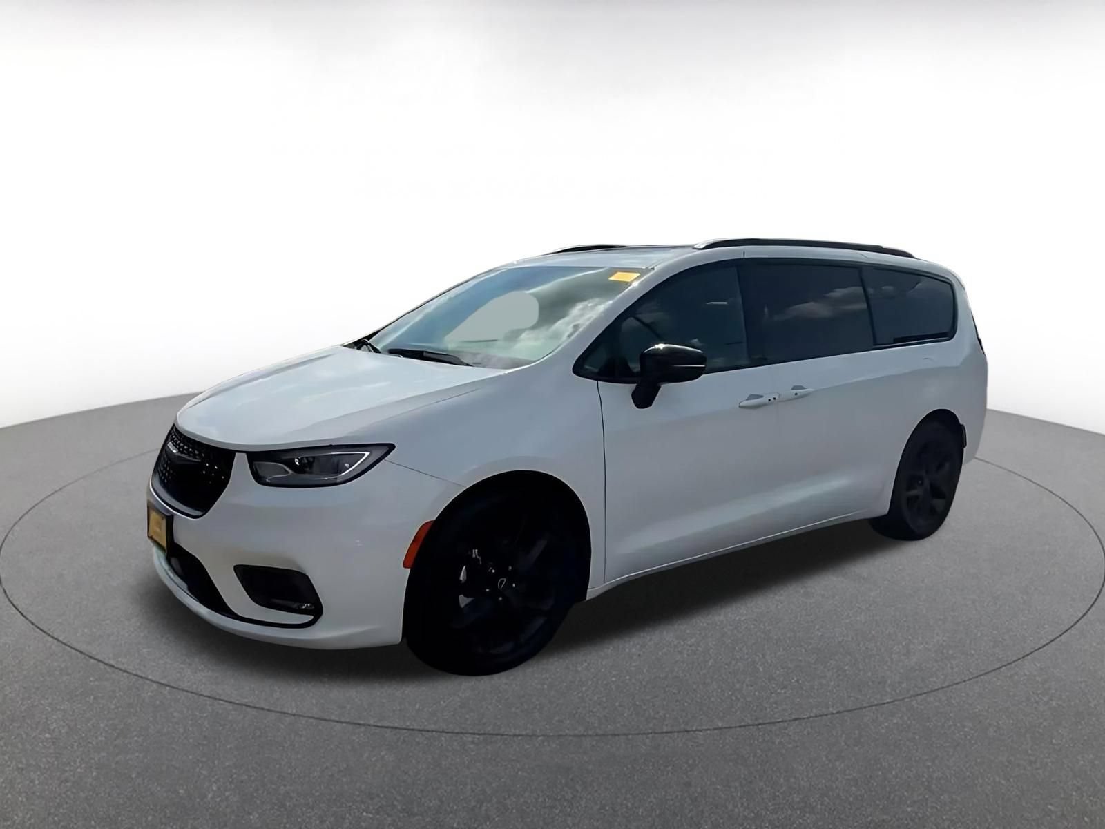Used 2025 Chrysler Pacifica Limited FWD image 8