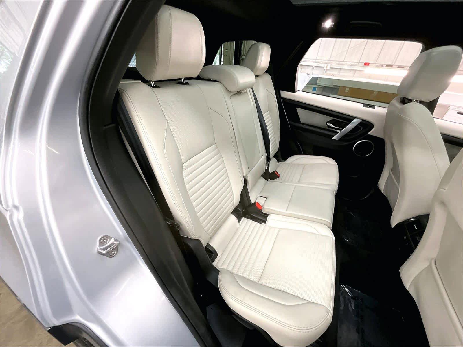 Used 2023 Land Rover Discovery Sport SE image 29